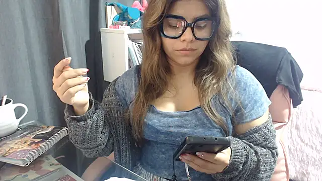 Chat +18 de KatteAngelLat ao vivo