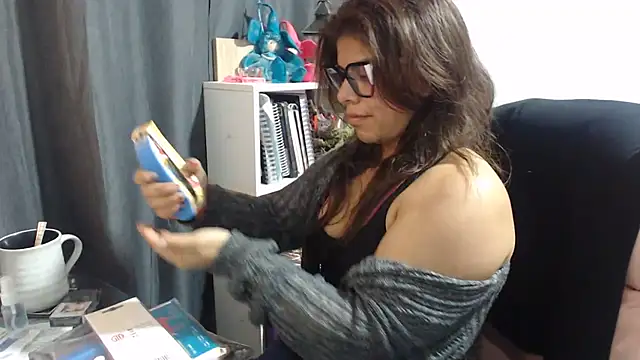 Chat +18 de KatteAngelLat ao vivo