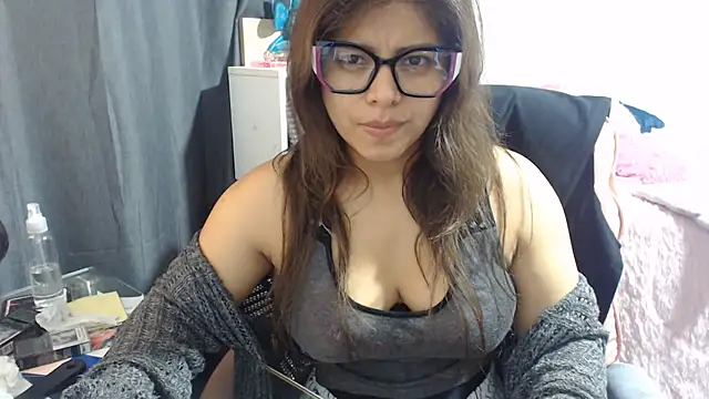 KatteAngelLat Adlı Modelin Canlı XXX Sohbeti