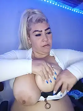 Chat XXX en directo de BonniAdams