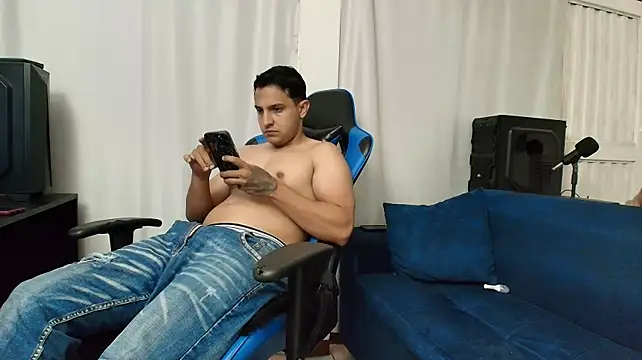 Show modela ema_abby na web-kameri