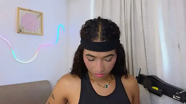 Show modela Alissemasiel na web-kameri