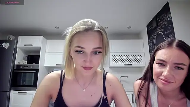 Show modela lisenok na web-kameri