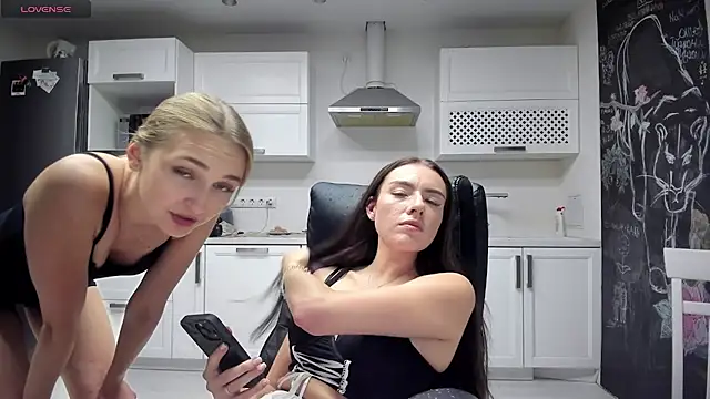 Show modela lisenok na web-kameri