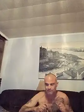 Cumdrip20: διαδικτυακό σόου στην κάμερα