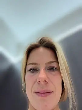 Show modela oliviafranciis na web-kameri