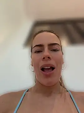 Show modela oliviafranciis na web-kameri