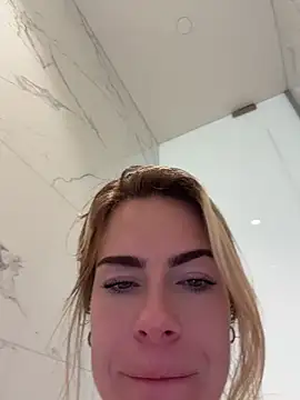 oliviafranciis webcam show