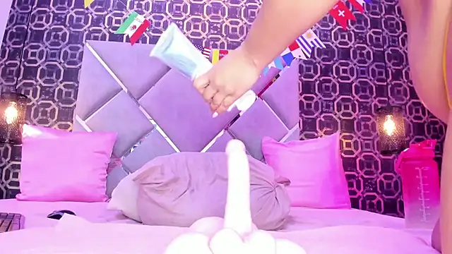 MiaVelveett – webcam-show