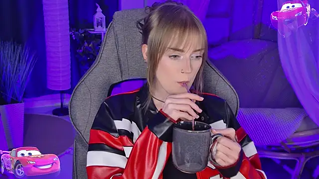 XXX chat uživo modela KiraMontoya