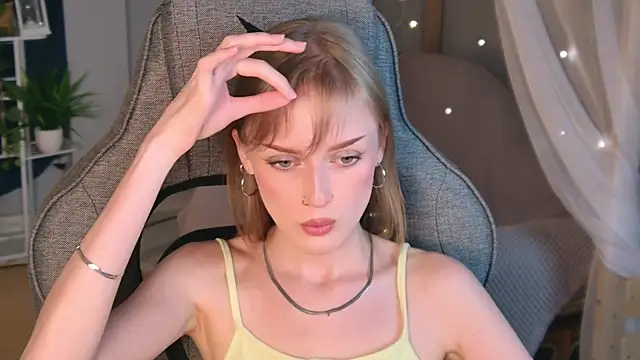 Chat XXX en directo de KiraMontoya