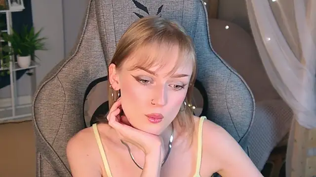 KiraMontoya Adlı Modelin Canlı XXX Sohbeti