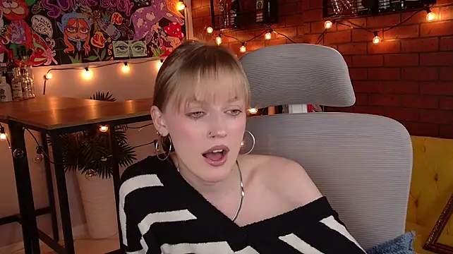 KiraMontoya Live XXX-Chat