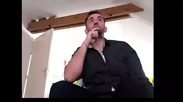 Mastersanges: διαδικτυακό σόου στην κάμερα