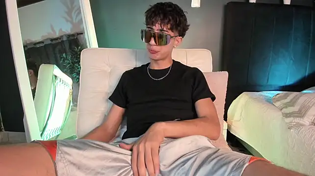 NovaaWheler Webcam show
