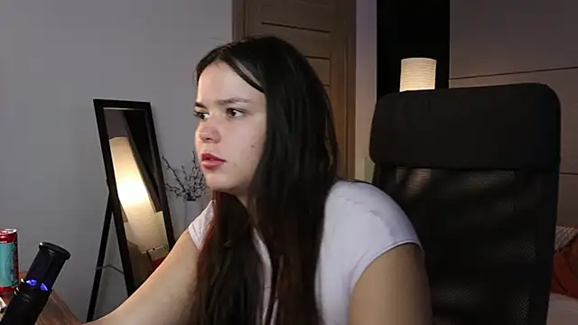 Laraaa_Loom Chat XXX in diretta
