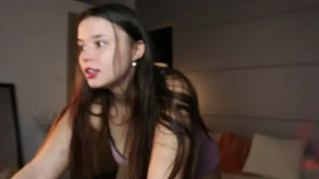 Laraaa_Loom webkamerás műsora
