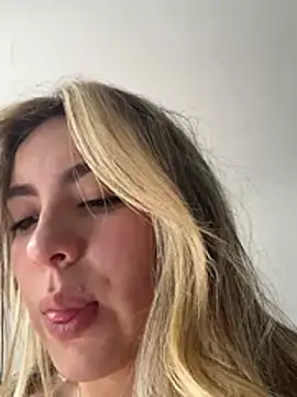 Cloee_Rainbow1 – Live XXX-chat