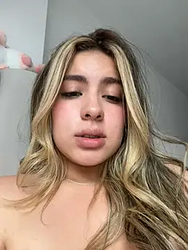 Cloee_Rainbow1 Adlı Modelin Canlı XXX Sohbeti