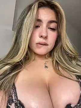 Show de Cloee_Rainbow1 na webcam