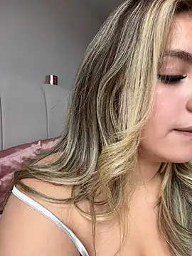 Show de Cloee_Rainbow1 na webcam