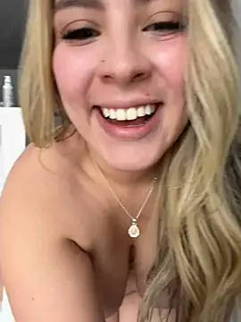 Show de Cloee_Rainbow1 na webcam