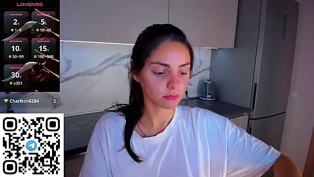 EmiliaZen Chat XXX live