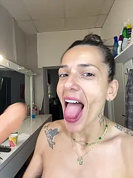 PlayfulShow's Webcam Show