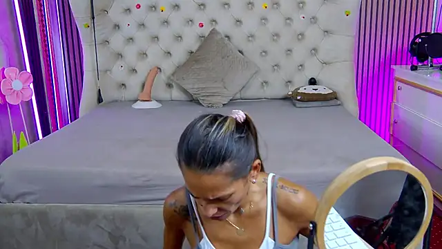PlayfulShow Chat XXX live