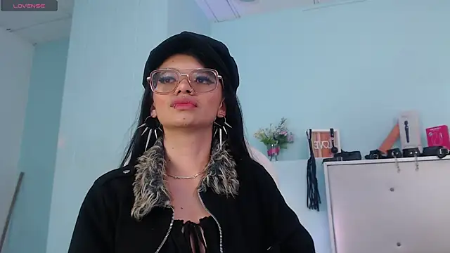 Emerald_gh লাইভ XXX চ্যাট