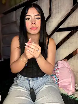Pertunjukan Kamera Web Laura-Khalifa