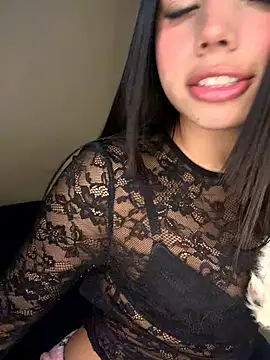 Laura-Khalifa Show in webcam