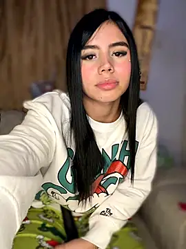 Pertunjukan Kamera Web Laura-Khalifa