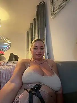 แชท XXX สดของ GemaJBusty