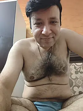 13hornyy webcam show