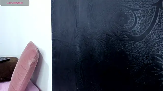 חדר צ'אט בשידור חי של Olivia_Stevens