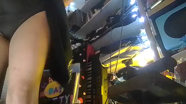ShysluutGia's Webcam Show