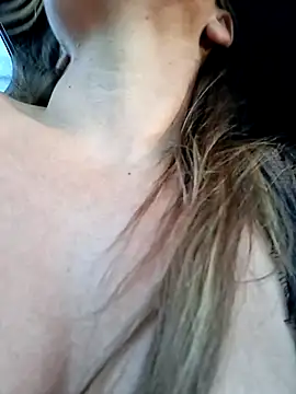 ShysluutGia's Webcam Show