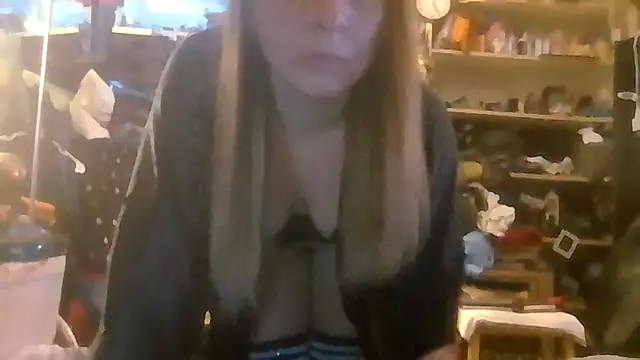 ShysluutGia's Webcam Show