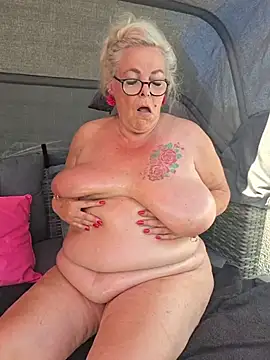 HotSilli152 – webcam-show