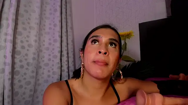 Selena_fox24's Webcam Show
