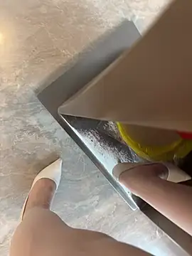 Mia-77 webkamerás műsora