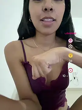 BabyPeach01 Adlı Modelin Canlı XXX Sohbeti