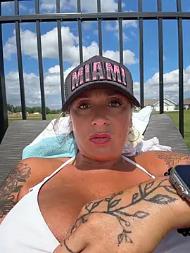 bossyroxy84 Show in webcam
