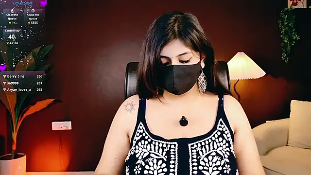 Pokazy przed kamerką – Mysterious_krishaa