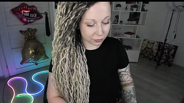 Chatroom XXX en direct de HoneySallyMoore