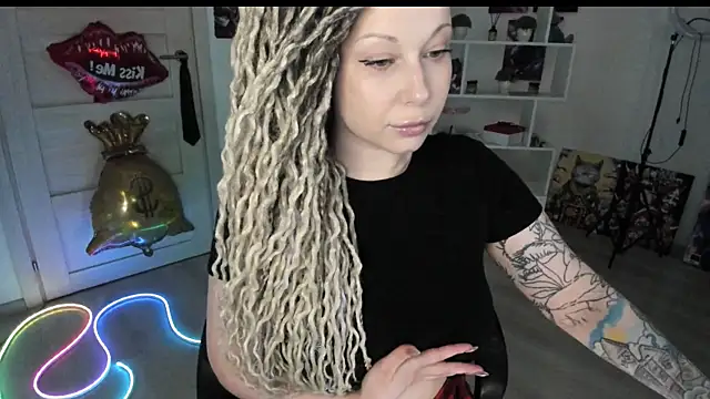 Chatroom XXX en direct de HoneySallyMoore