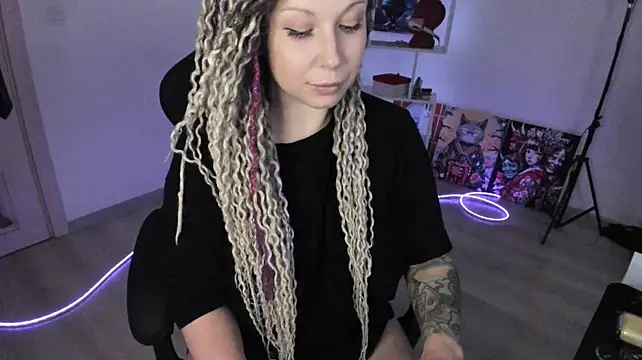 Chatroom XXX en direct de HoneySallyMoore