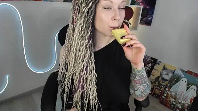 HoneySallyMoore live XXX chat