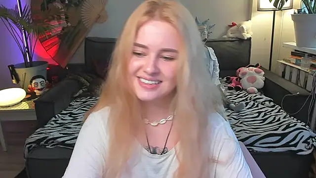 Alexa_Pirs Chat XXX in diretta